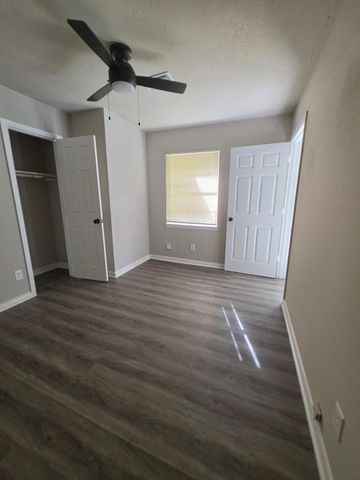 10922 Lockgate Lane, Houston, TX 77048
