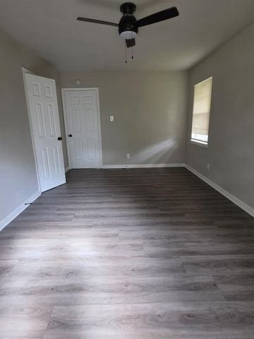 10922 Lockgate Lane, Houston, TX 77048