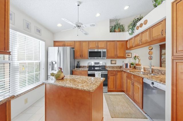 6089 CLUBSIDE DRIVE 7686, Sarasota, FL 34243