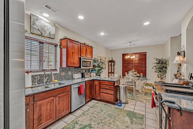 2310 Green Knoll LN, Vinton, VA 24179