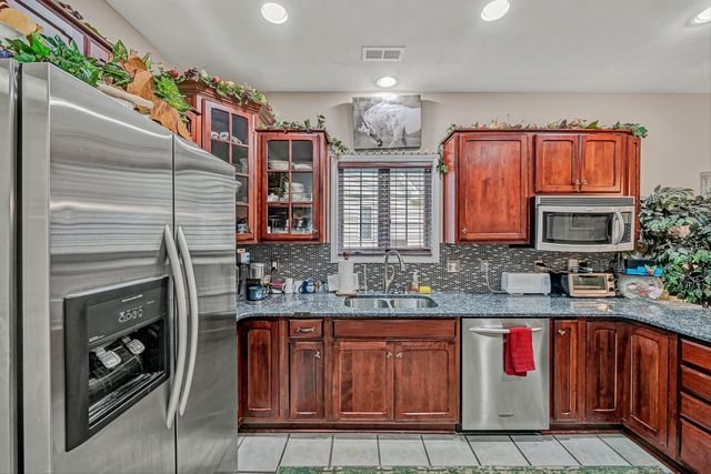 2310 Green Knoll LN, Vinton, VA 24179