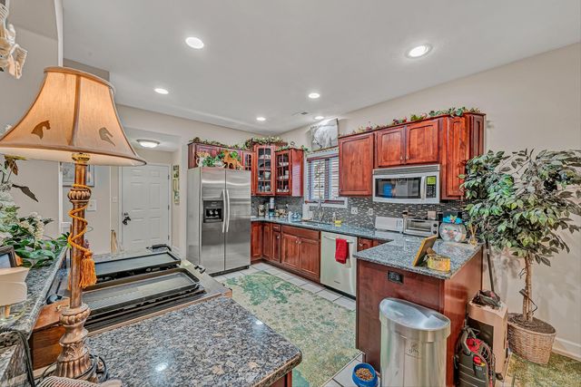 2310 Green Knoll LN, Vinton, VA 24179