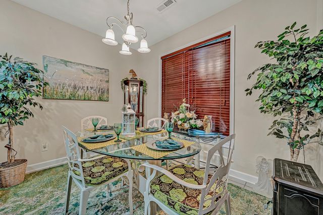 2310 Green Knoll LN, Vinton, VA 24179