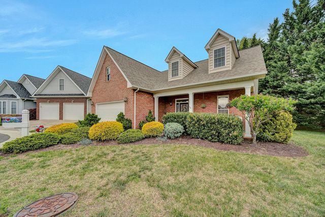 2310 Green Knoll LN, Vinton, VA 24179