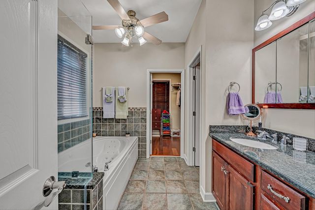 2310 Green Knoll LN, Vinton, VA 24179