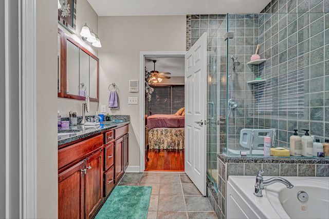 2310 Green Knoll LN, Vinton, VA 24179