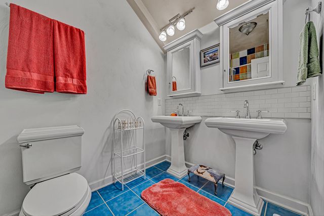 2310 Green Knoll LN, Vinton, VA 24179