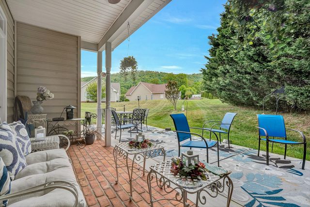2310 Green Knoll LN, Vinton, VA 24179