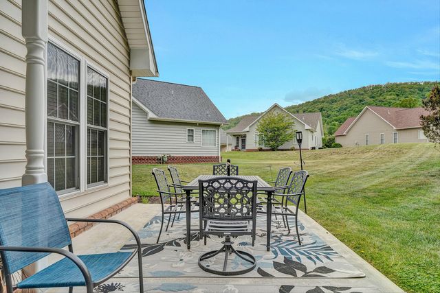2310 Green Knoll LN, Vinton, VA 24179