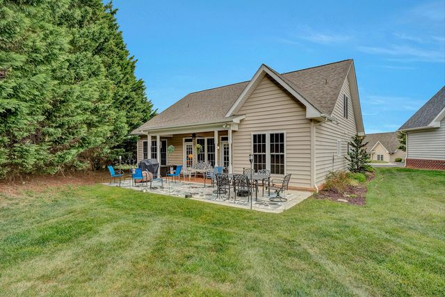 2310 Green Knoll LN, Vinton, VA 24179