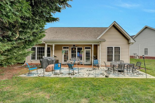 2310 Green Knoll LN, Vinton, VA 24179