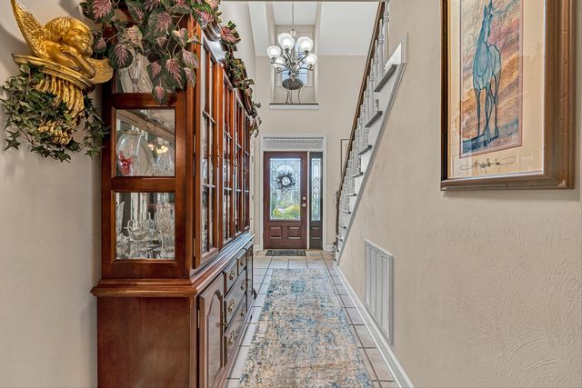 2310 Green Knoll LN, Vinton, VA 24179
