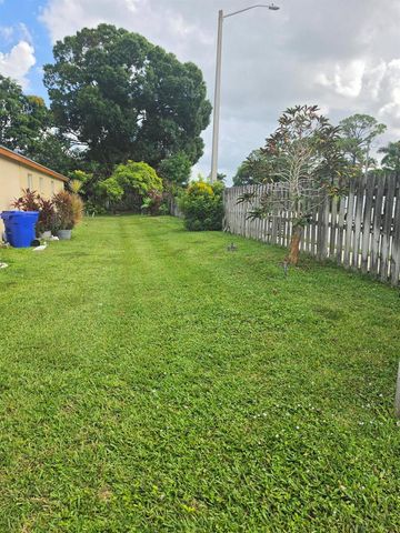 100 KINGS Way, Royal Palm Beach, FL 33411
