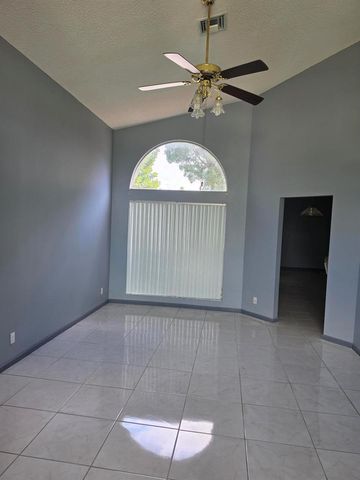 100 KINGS Way, Royal Palm Beach, FL 33411