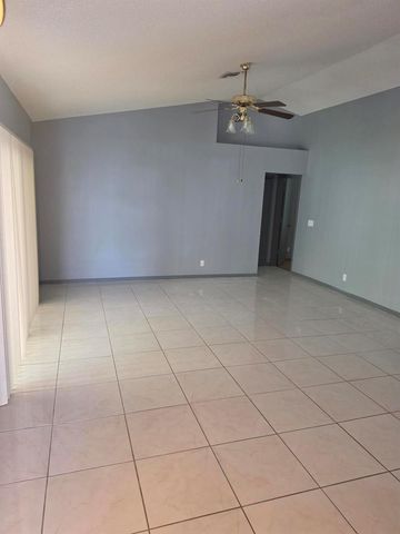 100 KINGS Way, Royal Palm Beach, FL 33411