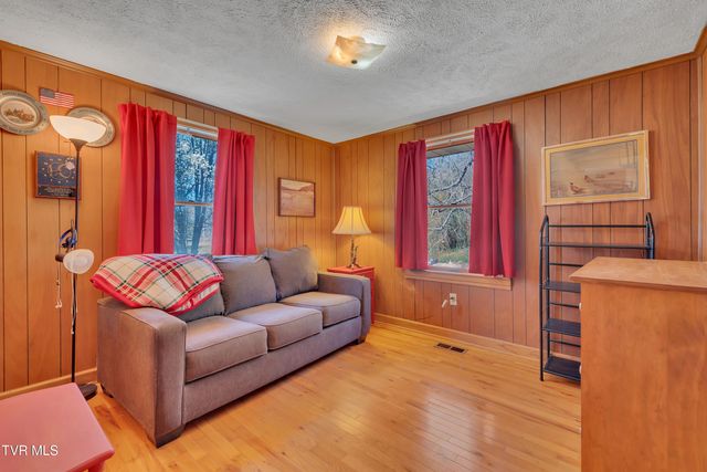 473 Oak Grove Road, Gray, TN 37615