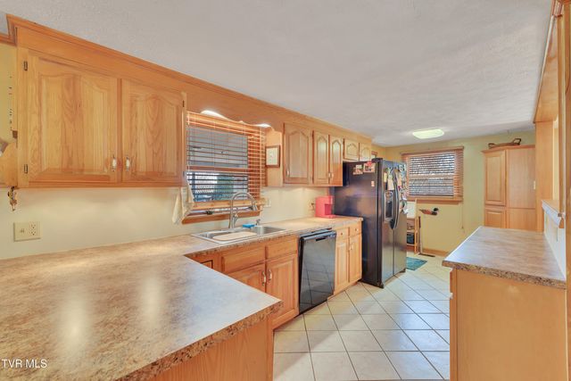 473 Oak Grove Road, Gray, TN 37615