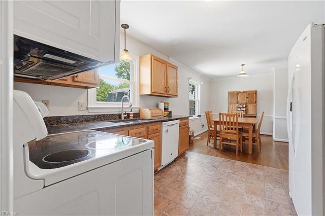 207 Dabney DR, Newport News, VA 23602