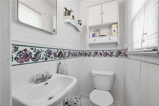207 Dabney DR, Newport News, VA 23602