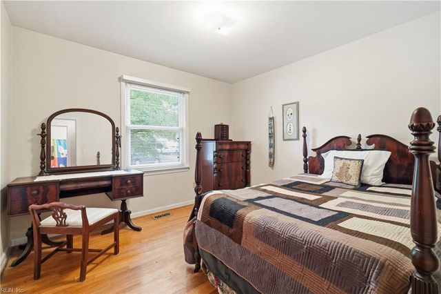 207 Dabney DR, Newport News, VA 23602