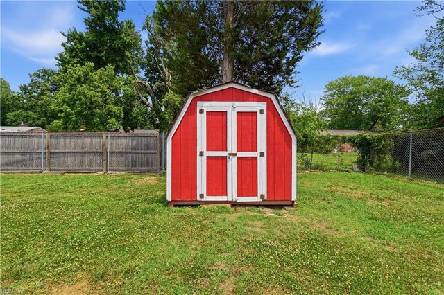 207 Dabney DR, Newport News, VA 23602