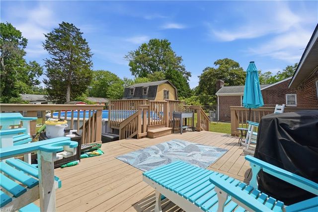 207 Dabney DR, Newport News, VA 23602