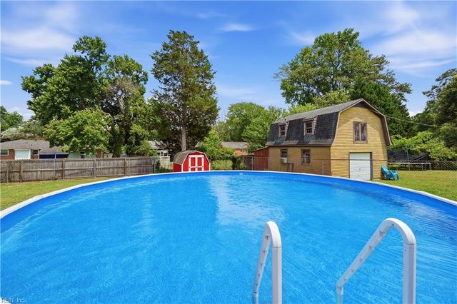 207 Dabney DR, Newport News, VA 23602