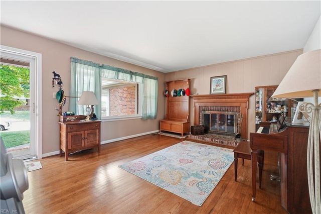 207 Dabney DR, Newport News, VA 23602