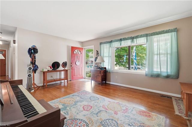 207 Dabney DR, Newport News, VA 23602
