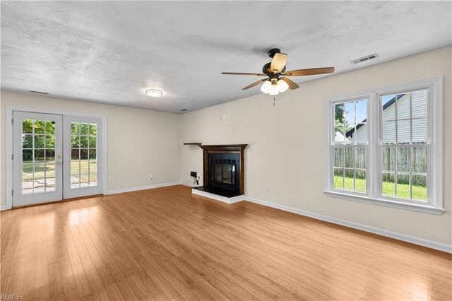 609 Maxwood CT, Virginia Beach, VA 23462