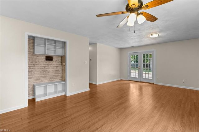 609 Maxwood CT, Virginia Beach, VA 23462