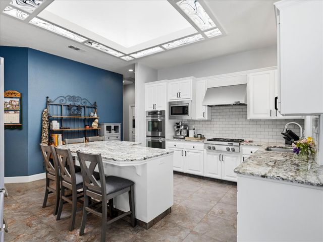 6551 N Selland Avenue, Fresno, CA 93711