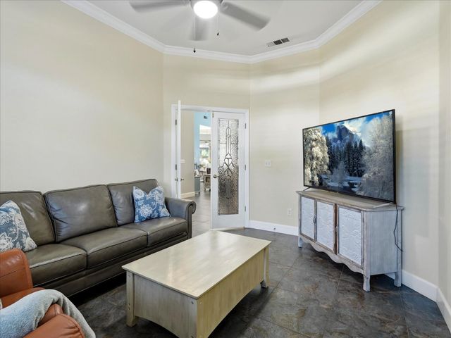 6551 N Selland Avenue, Fresno, CA 93711