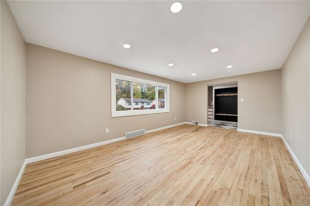 1714 Oblock Rd, Plum Boro, PA 15239