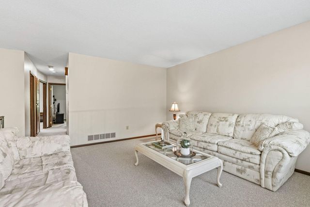 4220 Victoria Street N, Shoreview, MN 55126