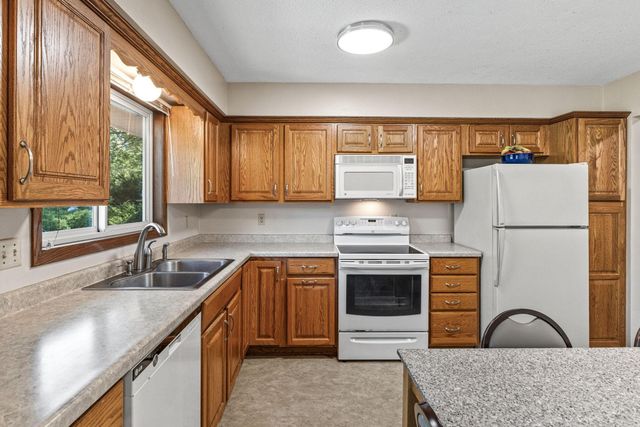 4220 Victoria Street N, Shoreview, MN 55126