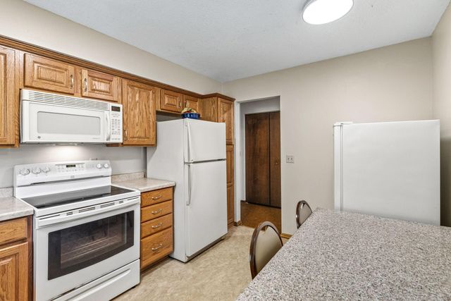 4220 Victoria Street N, Shoreview, MN 55126