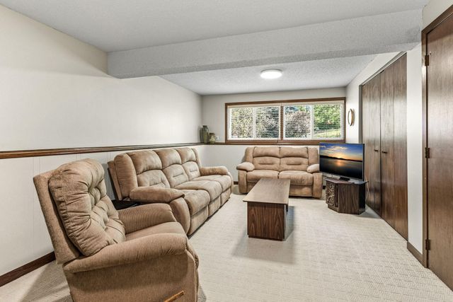 4220 Victoria Street N, Shoreview, MN 55126