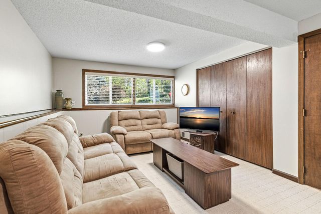 4220 Victoria Street N, Shoreview, MN 55126