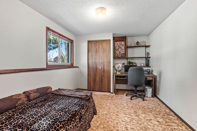4220 Victoria Street N, Shoreview, MN 55126
