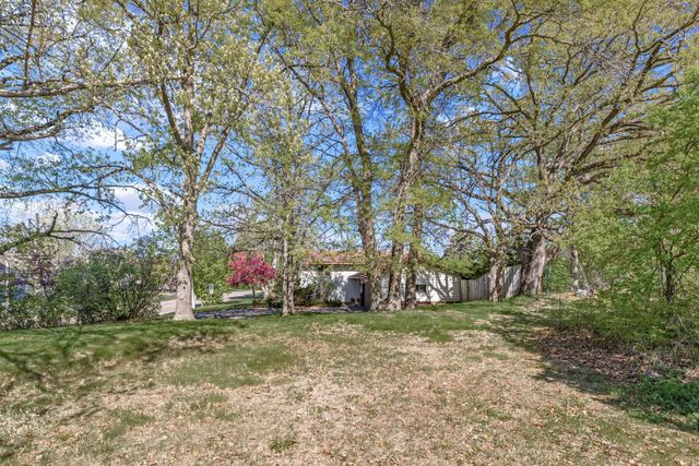 4220 Victoria Street N, Shoreview, MN 55126