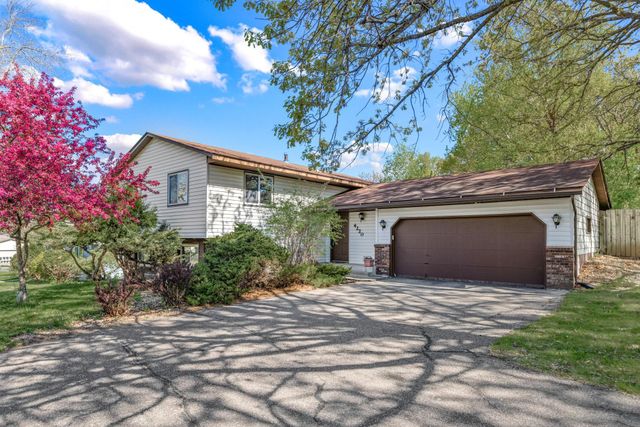 4220 Victoria Street N, Shoreview, MN 55126