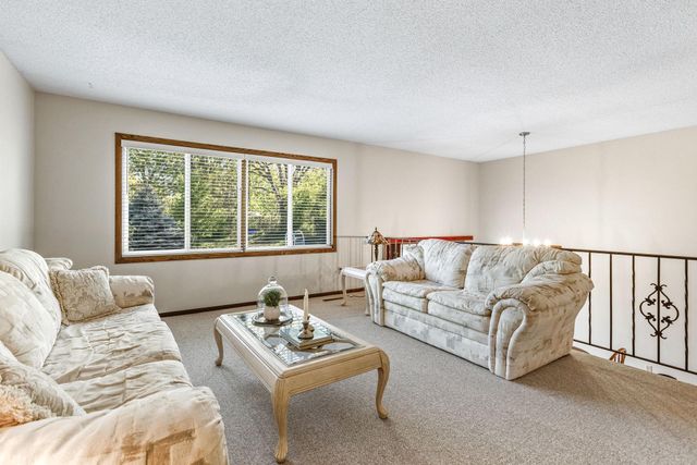 4220 Victoria Street N, Shoreview, MN 55126