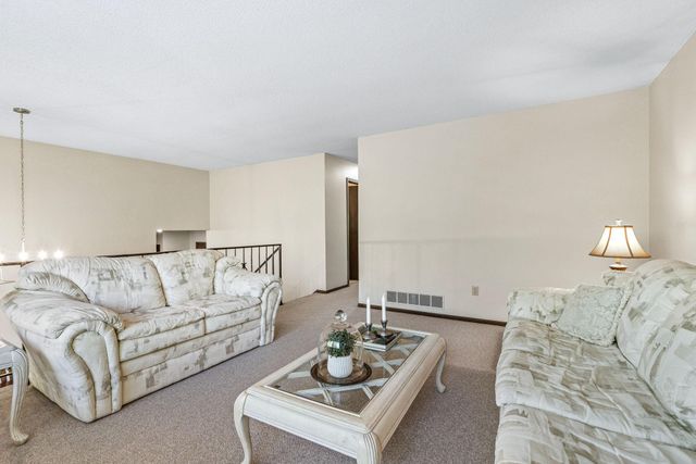 4220 Victoria Street N, Shoreview, MN 55126