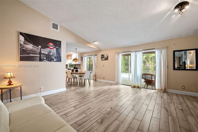 10873 NW 10th Pl, Coral Springs, FL 33071