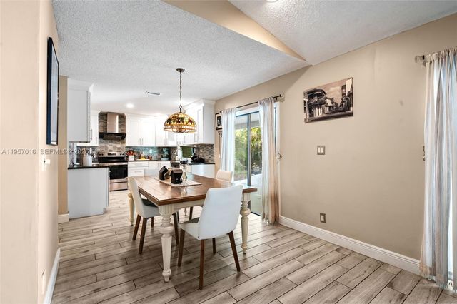 10873 NW 10th Pl, Coral Springs, FL 33071