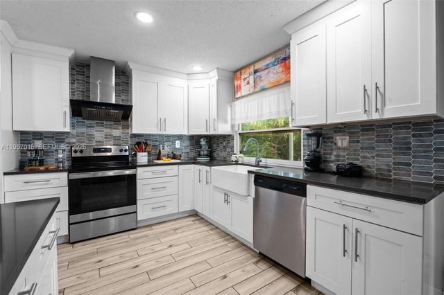 10873 NW 10th Pl, Coral Springs, FL 33071