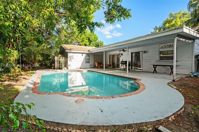 10873 NW 10th Pl, Coral Springs, FL 33071