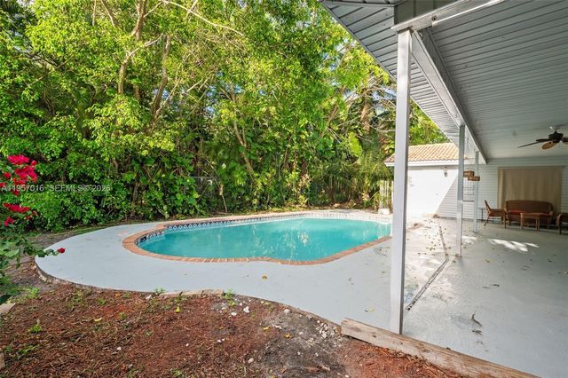 10873 NW 10th Pl, Coral Springs, FL 33071