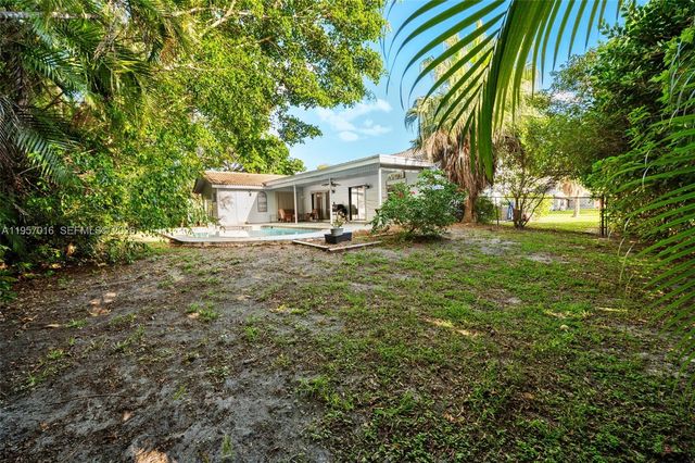 10873 NW 10th Pl, Coral Springs, FL 33071